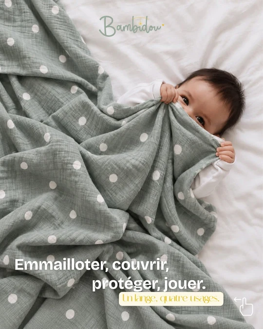 A Bambidou social post: a baby on white bedding holding up a sage-green muslin swaddle with white polka dots, under a French headline.